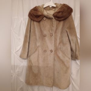 Beautiful Brazotta Blond Fur with Real Mink Collar. Vintage. High End Clothing.